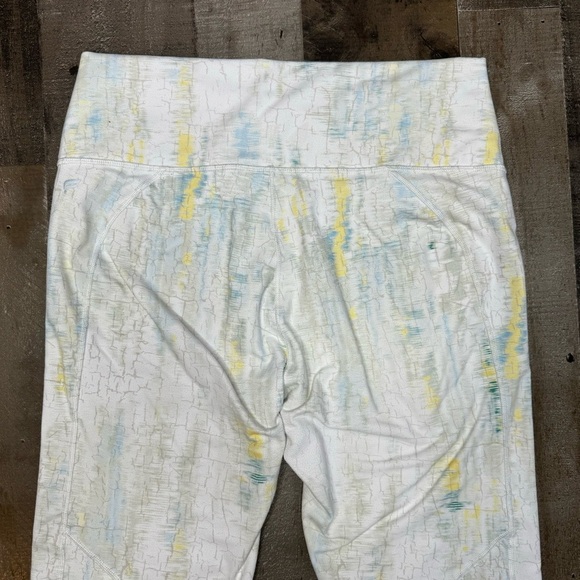 Fabletics Leggings with Subtle Multicolor Accents size large - Picture 5 of 12